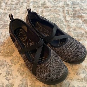 Keen Hush-Knit Maryjanes, Size 10.5